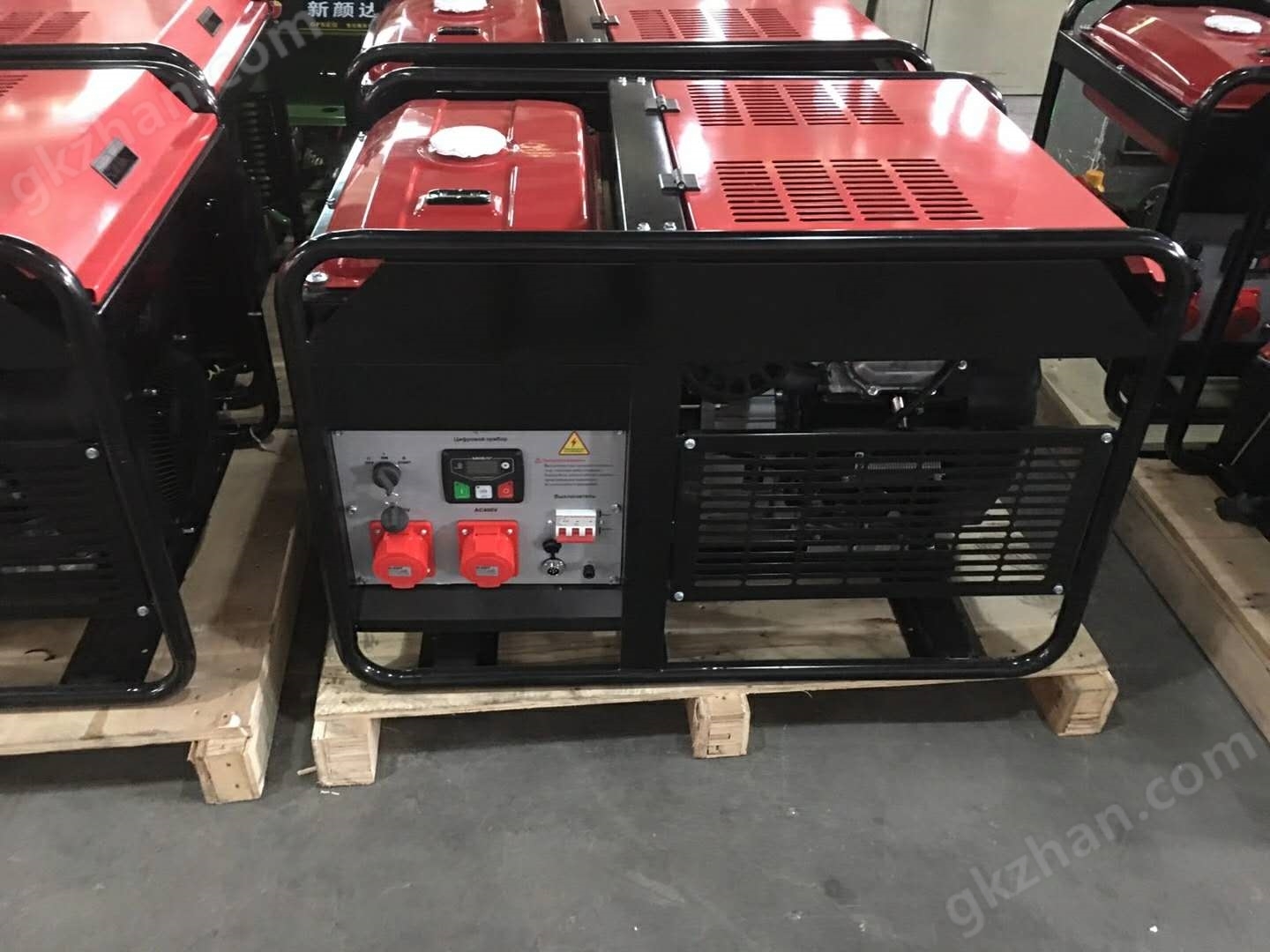 12500E-10KW汽油发电机开云网站 Kaiyun开云风冷双缸三相380V电启动(图1)